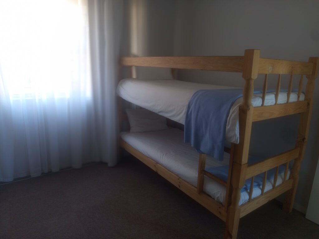 Seesig 4 dining area and table setup