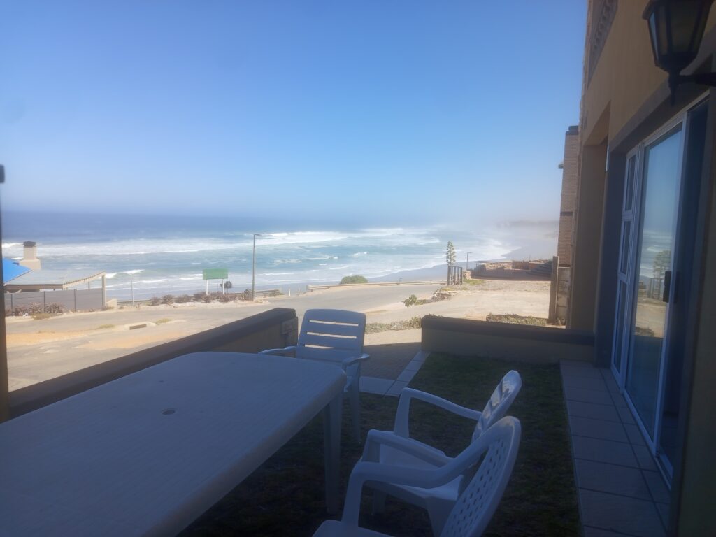 Seesig 4 exterior view showing property entrance