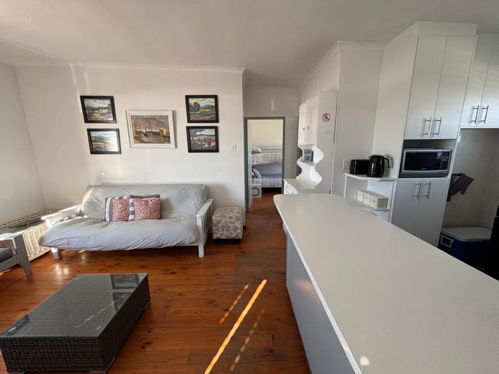 Mosines exterior and surroundings